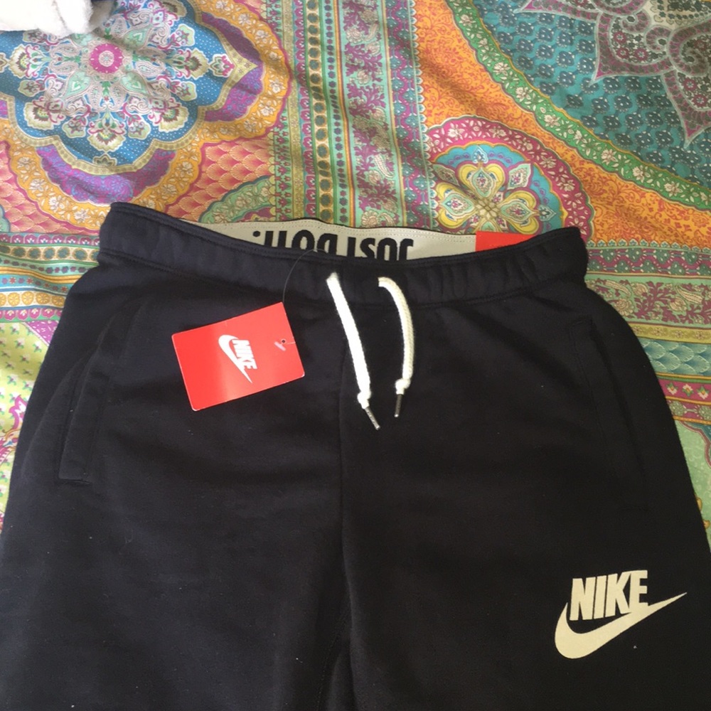 Woman’s Nike Sweatpants (black)